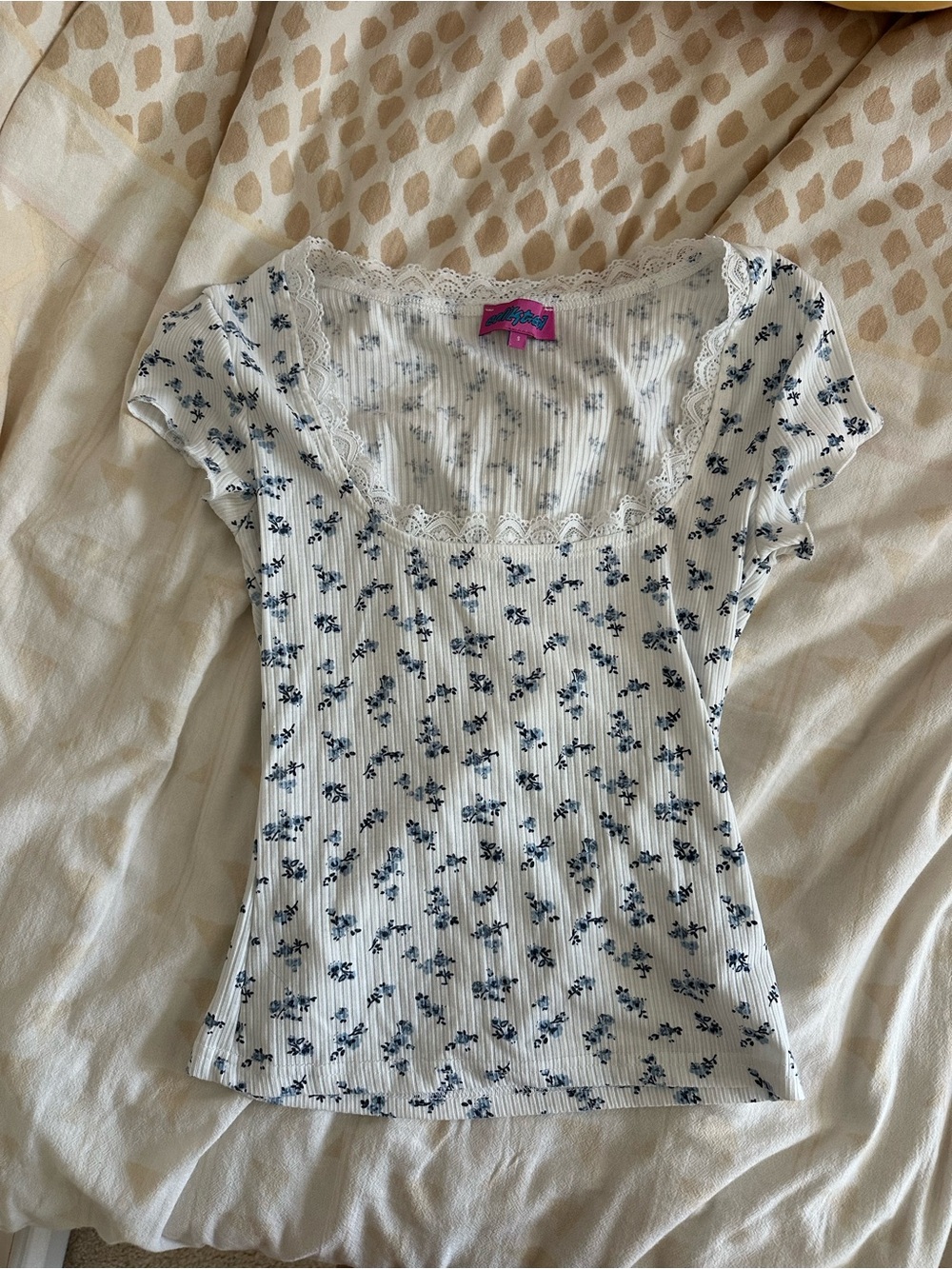 Edikted White Floral Ribbed Short Sleeve Tee with Lace Trim